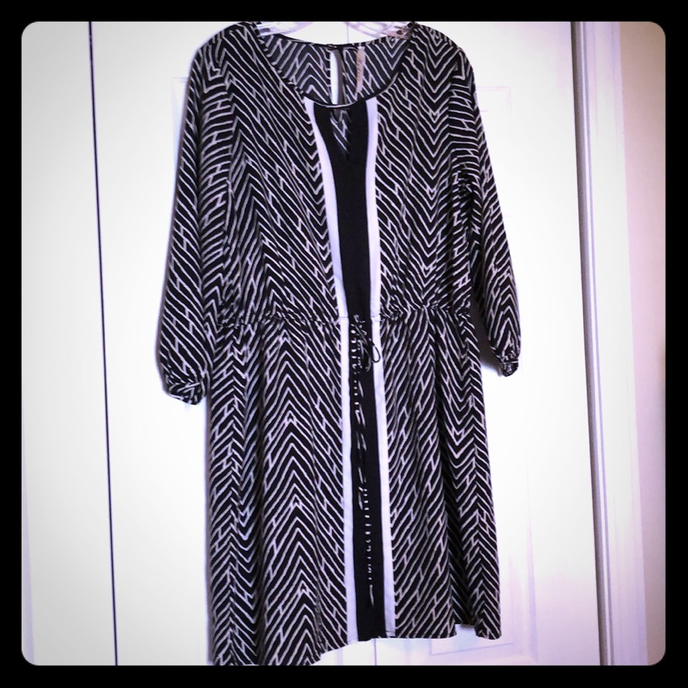 Black&White Patterned 3/4 sleeve Dress